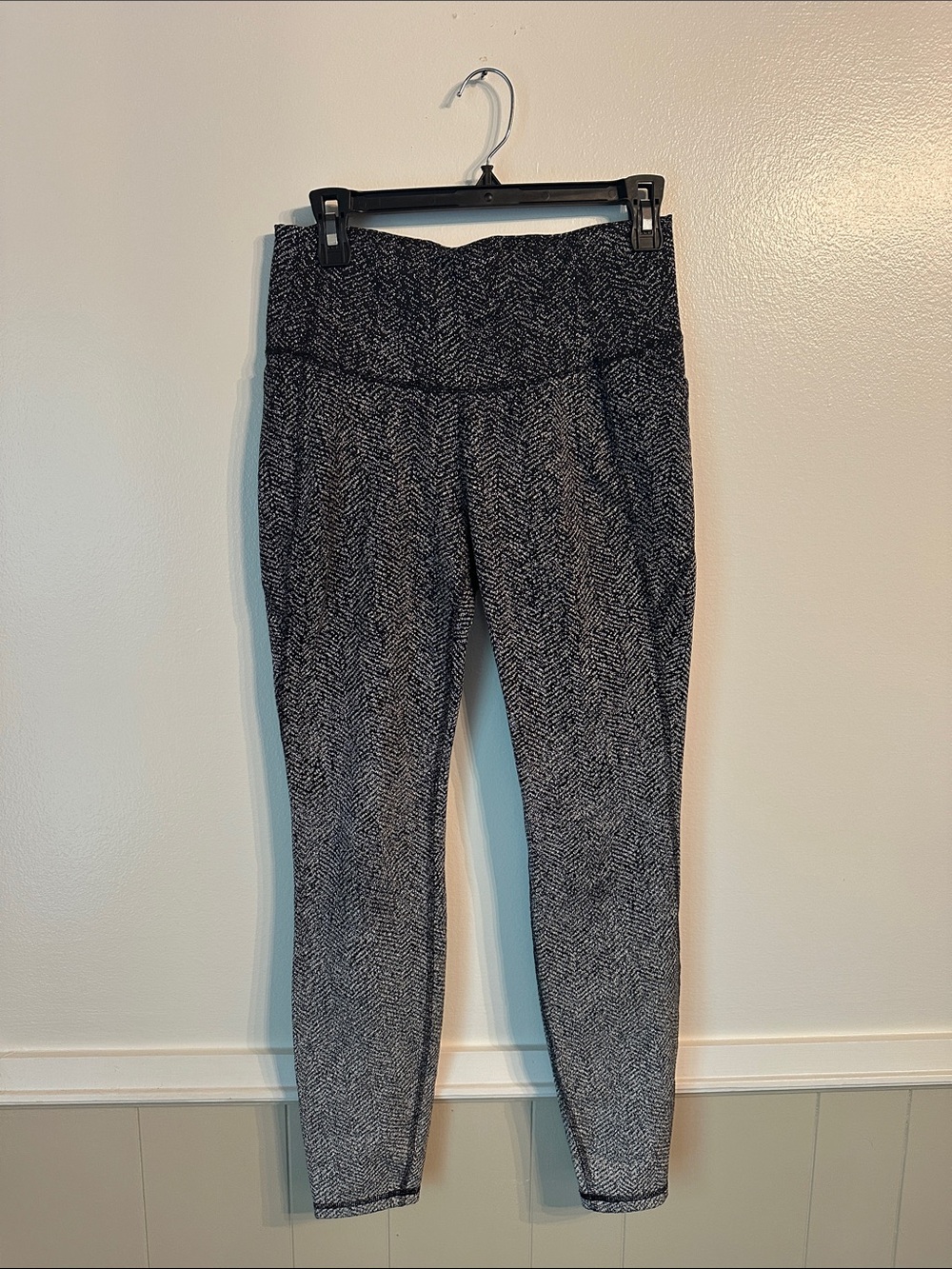 all in motion Black & White Speckle Performance Leggings Medium